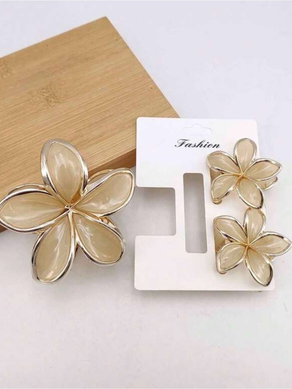 Cream flower hair clip set